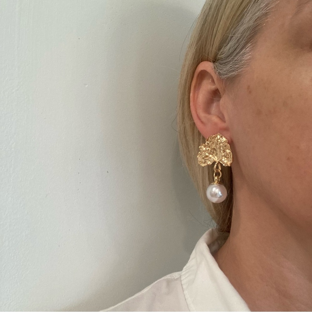NEW Gold Ginkgo Leaf Pearl Drop Earrings - Picture 4 of 7